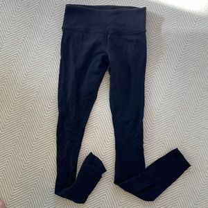 Black Lululemon wunder under leggings